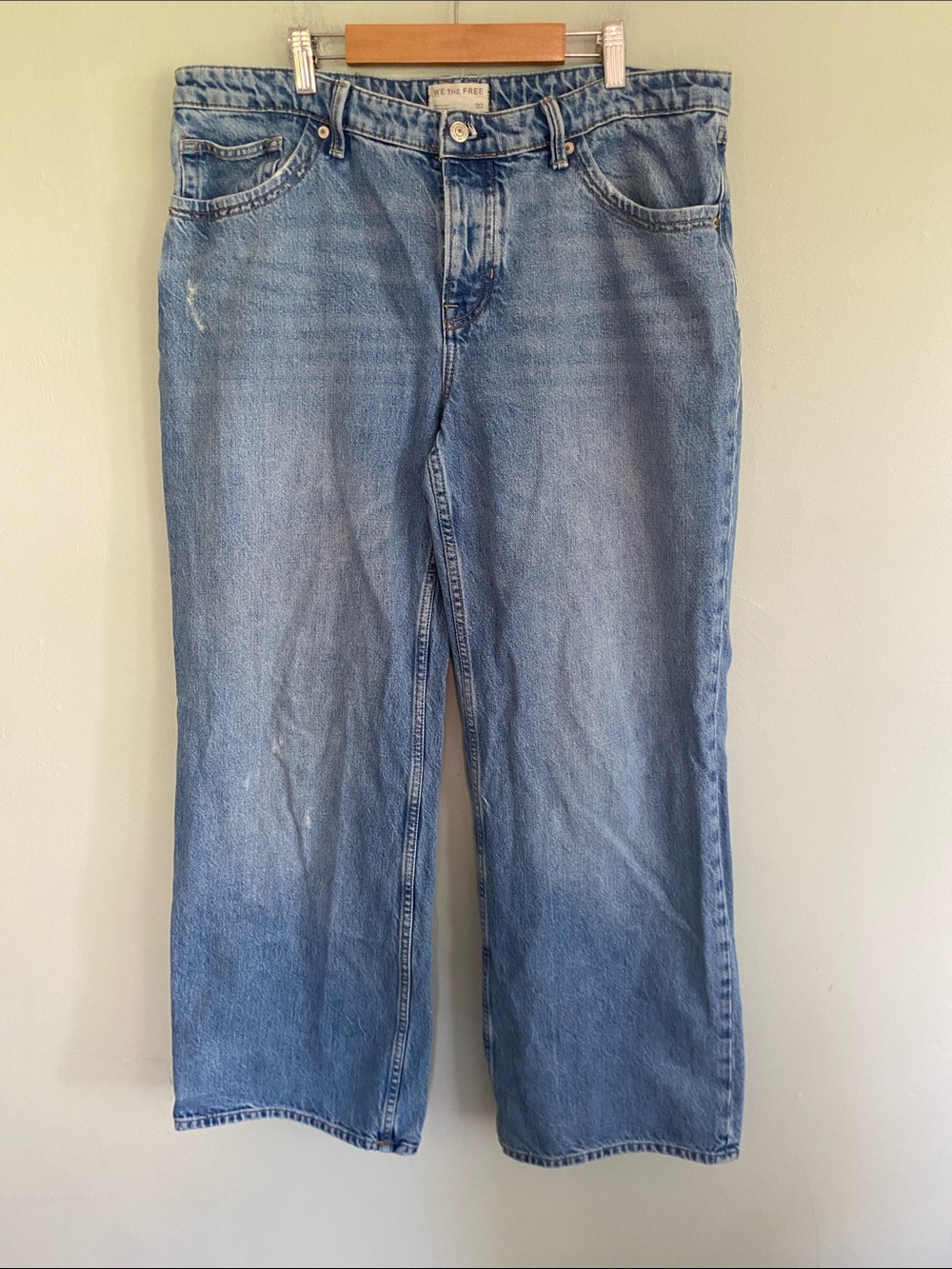 We The Free Women’s Light Wash Relaxed Wide Leg Jeans Size 32